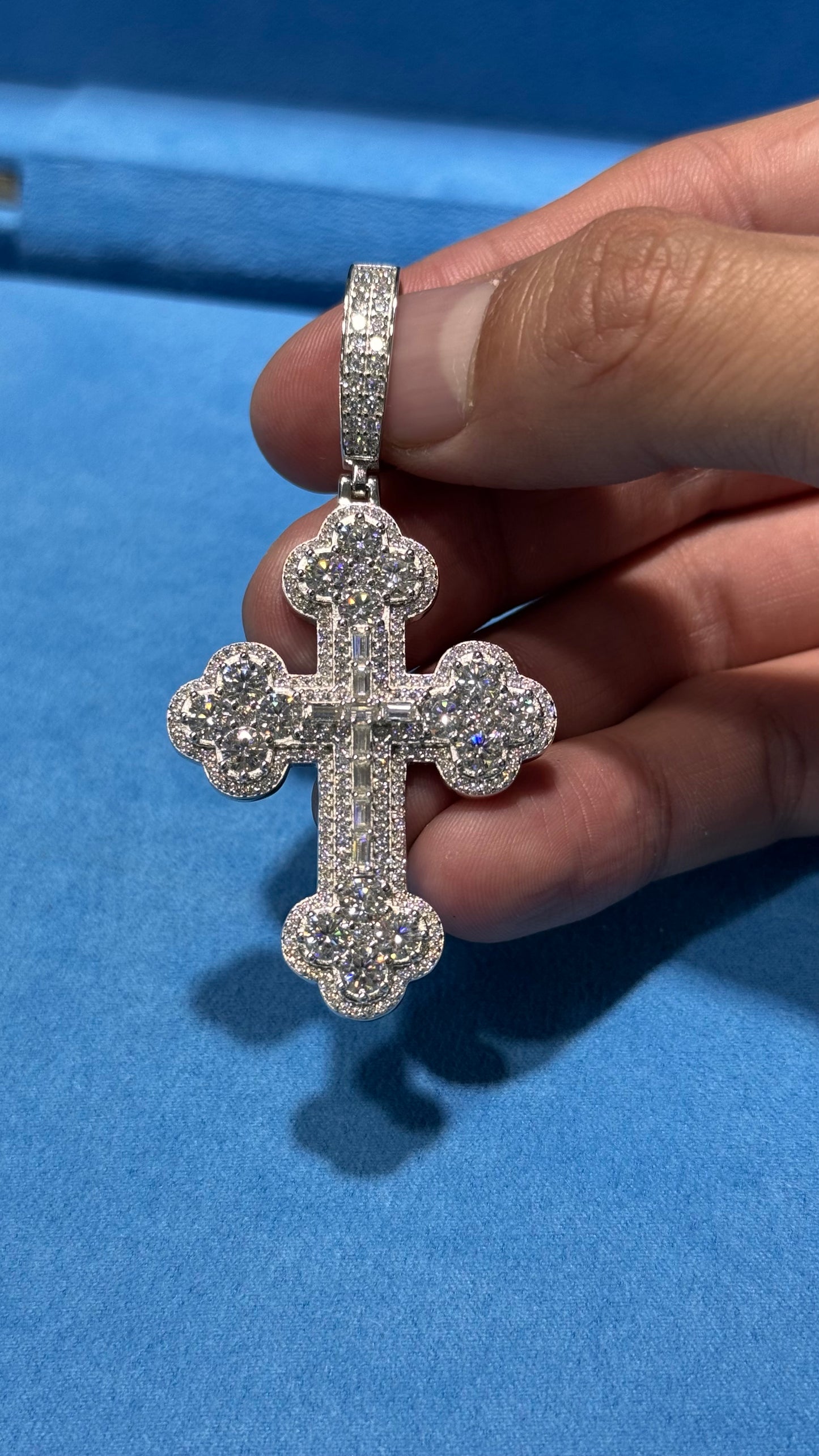 Dije Cruz Moissanita Plata.925