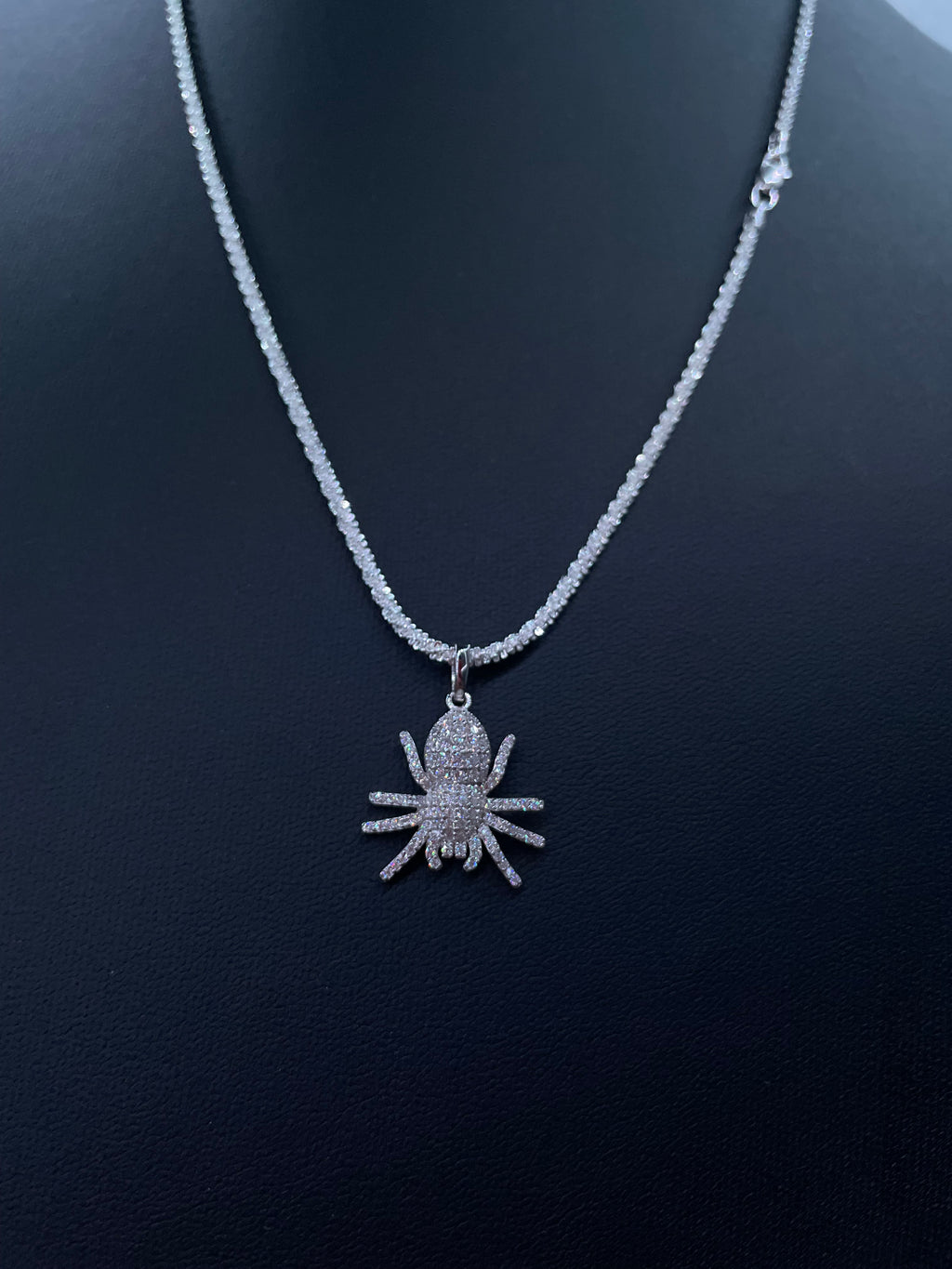 Spider Pendant 🕷️ Moissanite