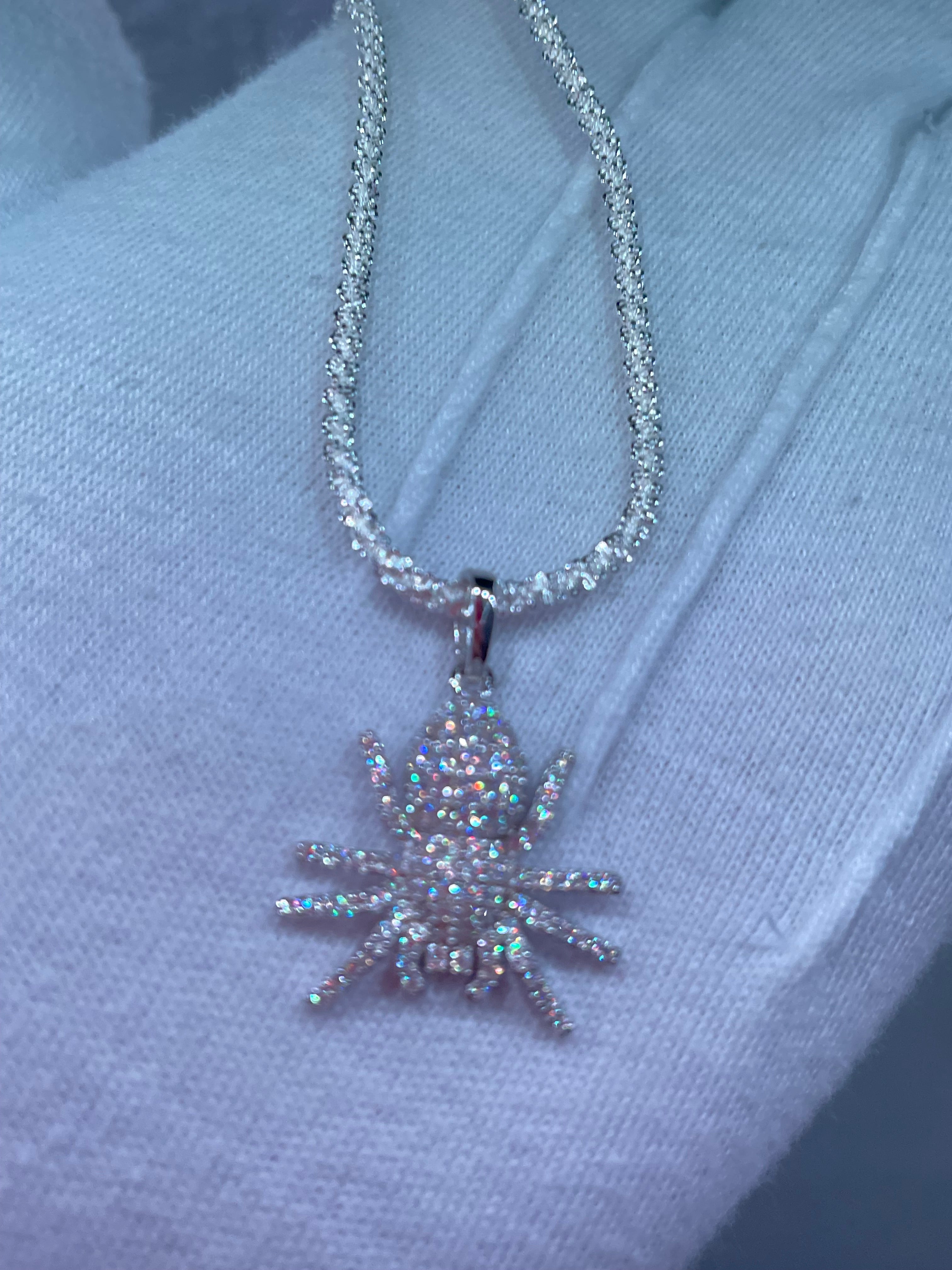 Spider Pendant 🕷️ Moissanite
