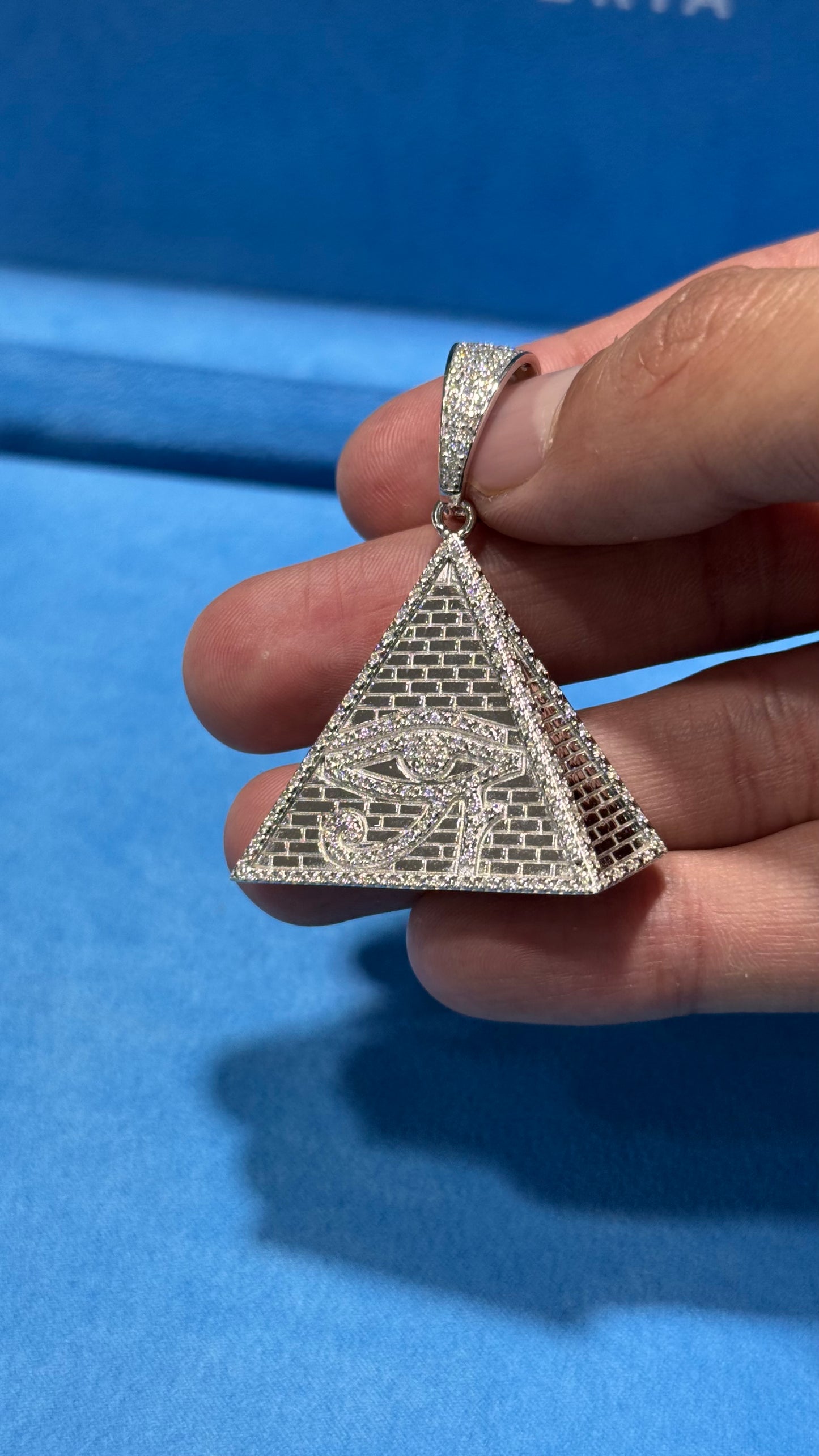 Dije Triáng Moissanita Plata.925