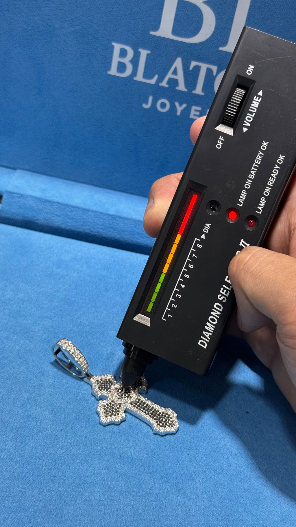 Dije Cruz Black Moissanita Plata.925