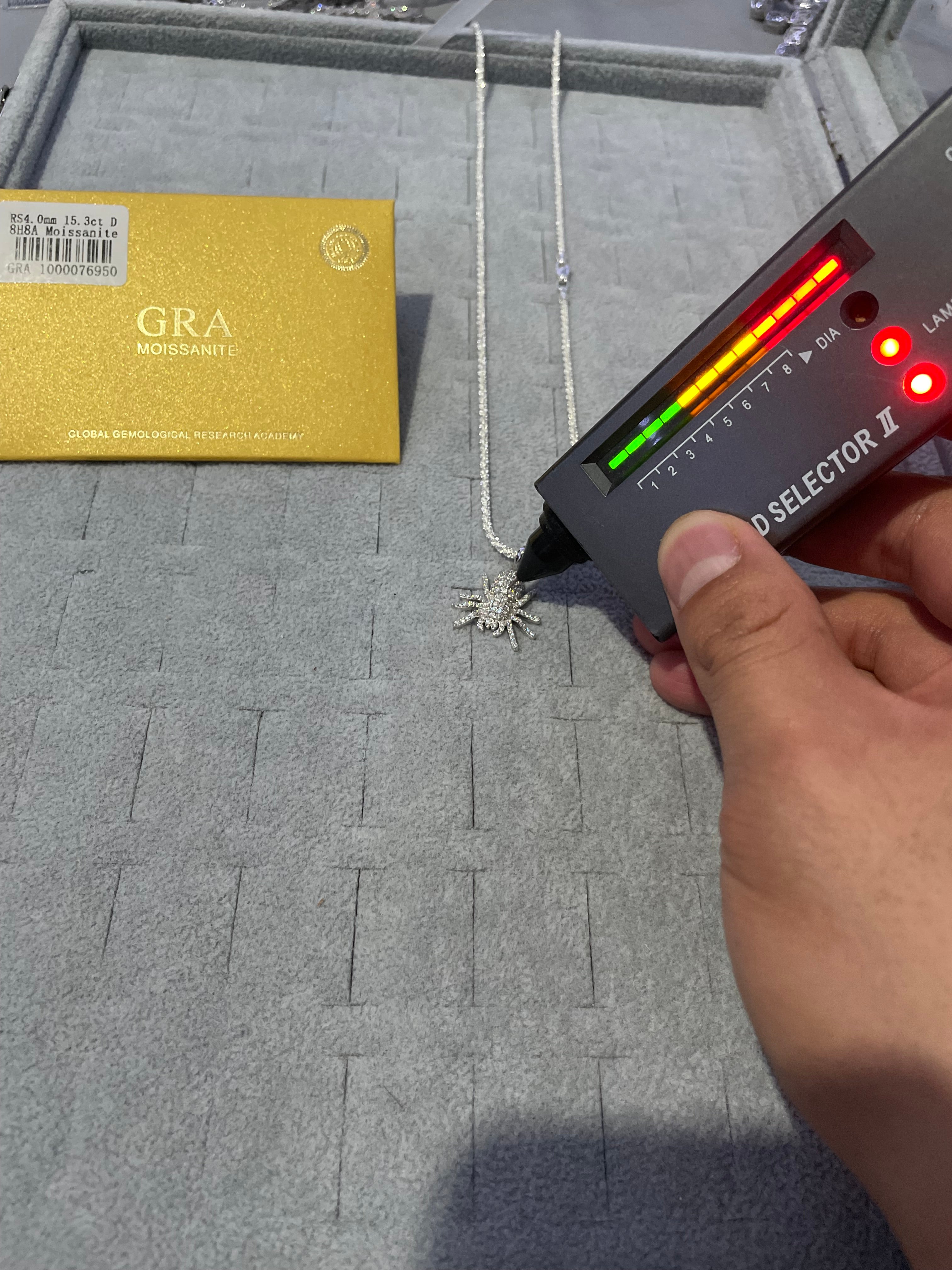 Spider Pendant 🕷️ Moissanite