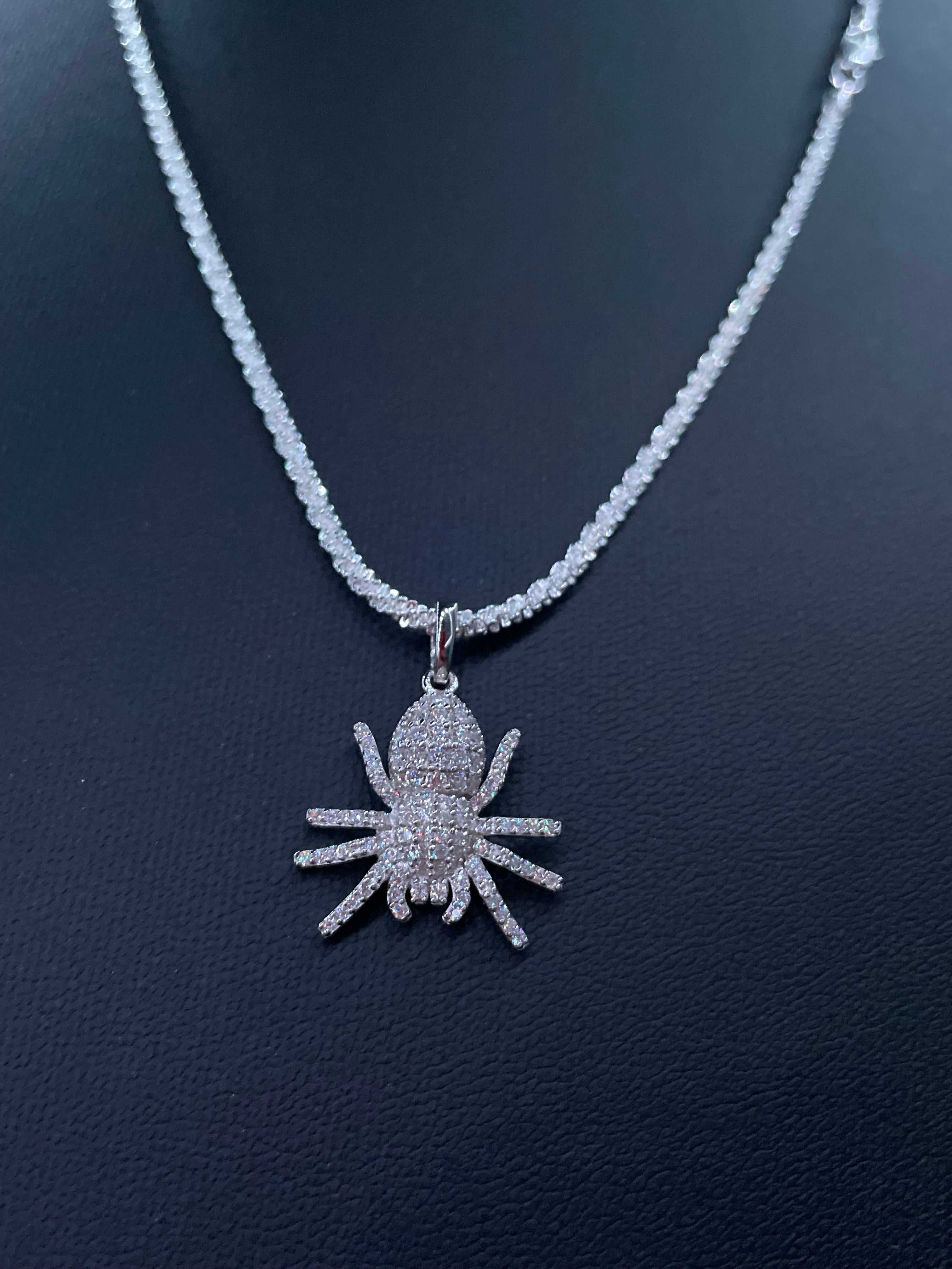 Spider Pendant 🕷️ Moissanite