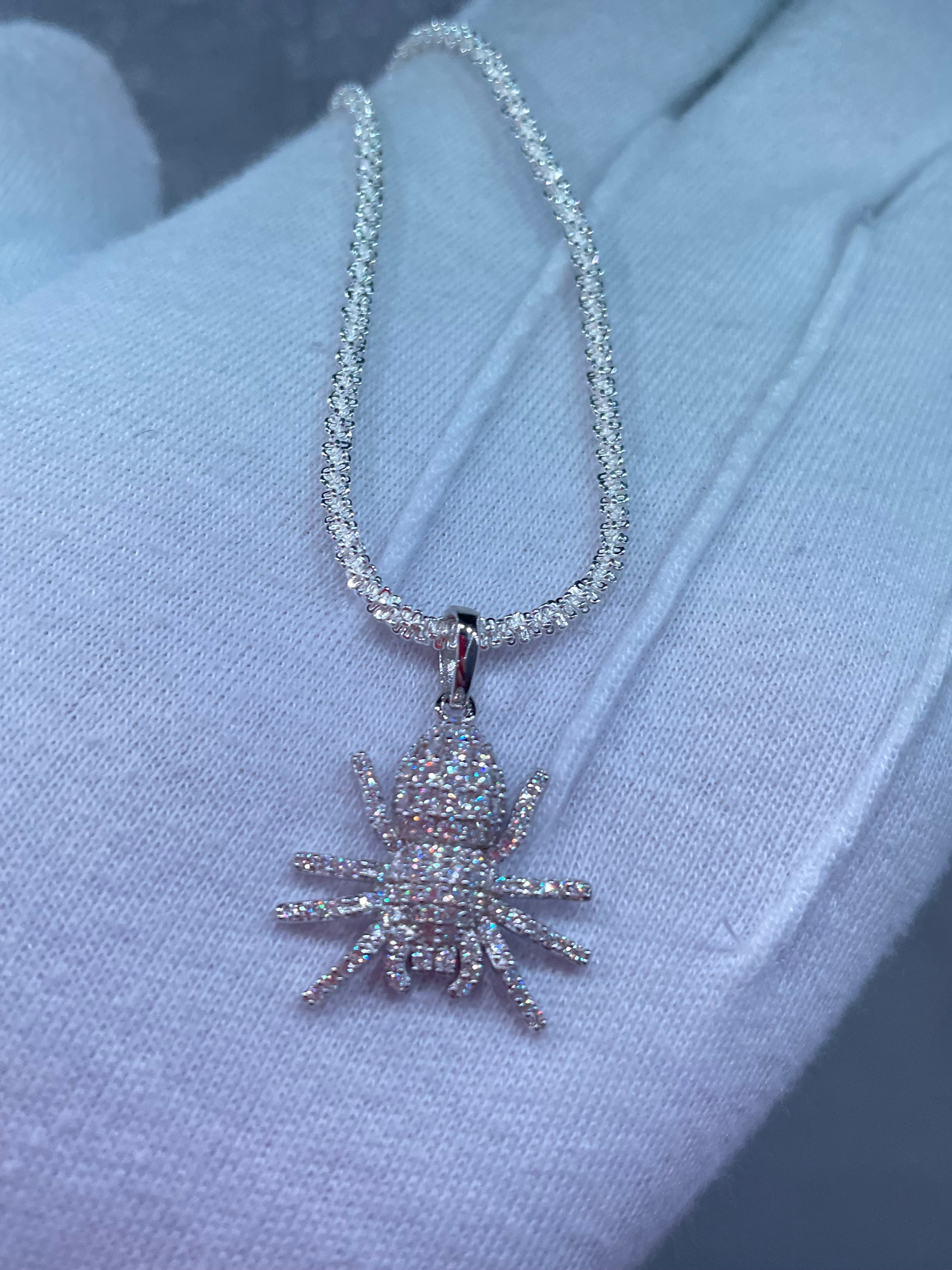 Spider Pendant 🕷️ Moissanite