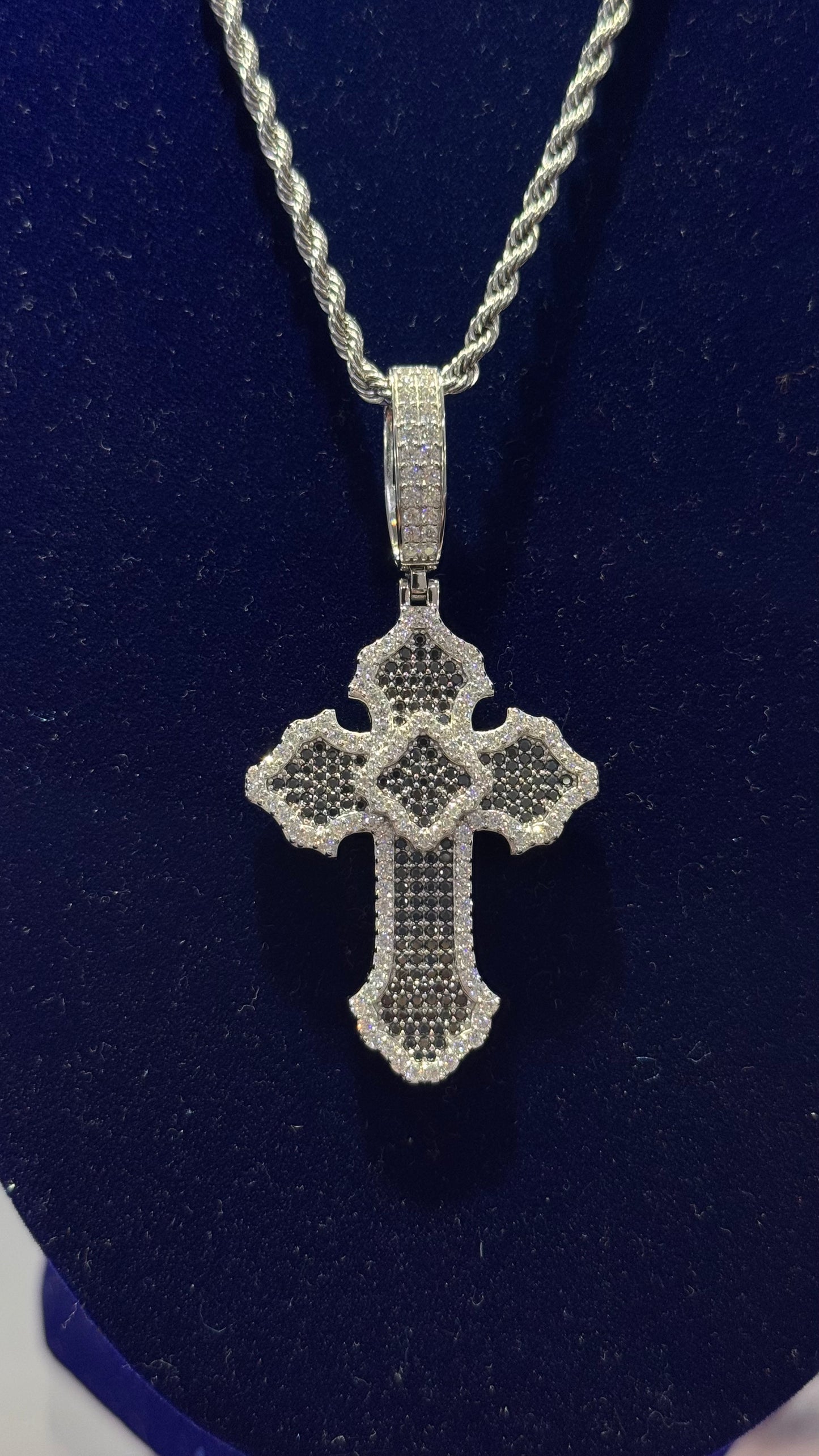 Dije Cruz Black Moissanita Plata.925