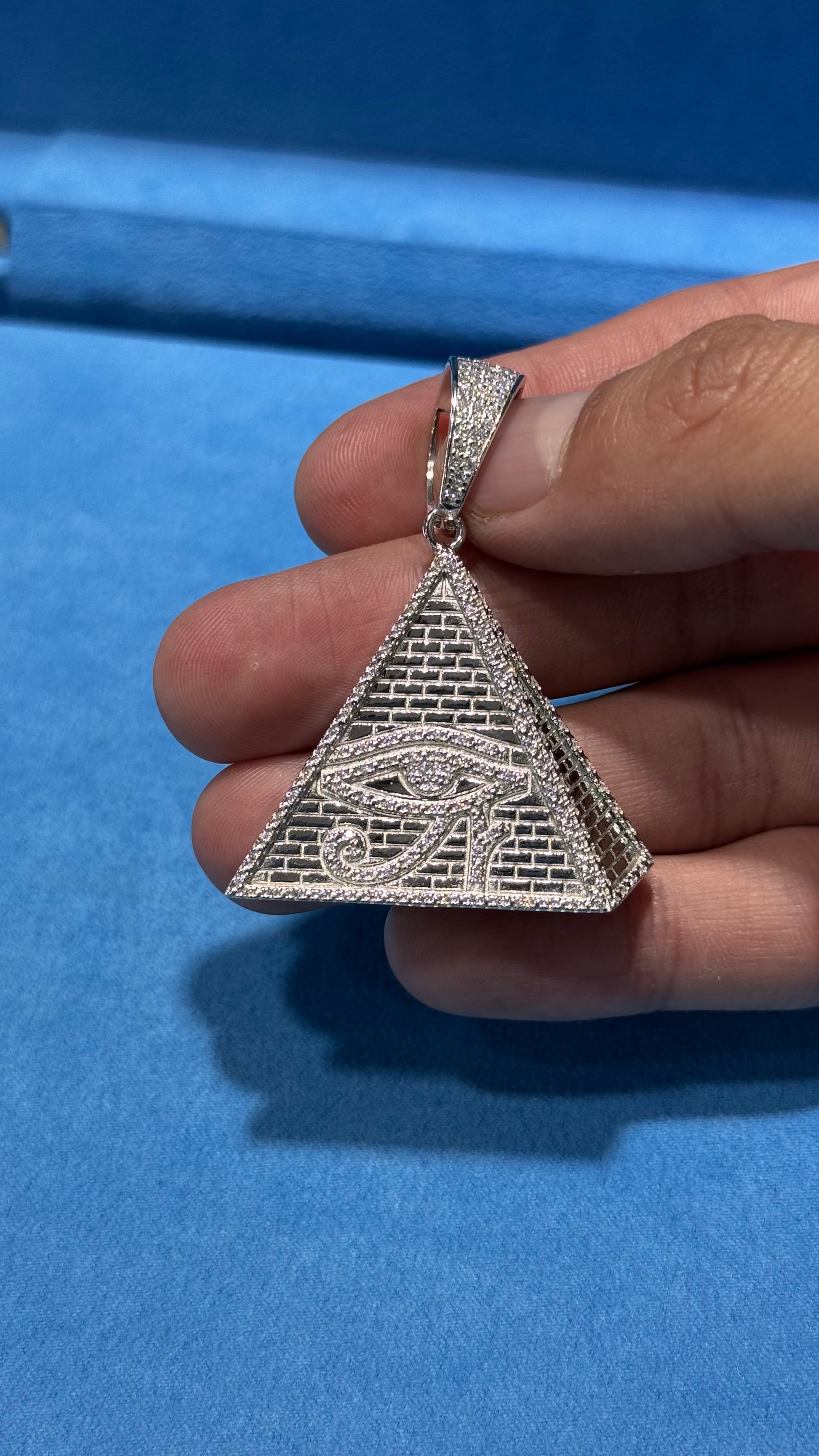 Dije Triáng Moissanita Plata.925