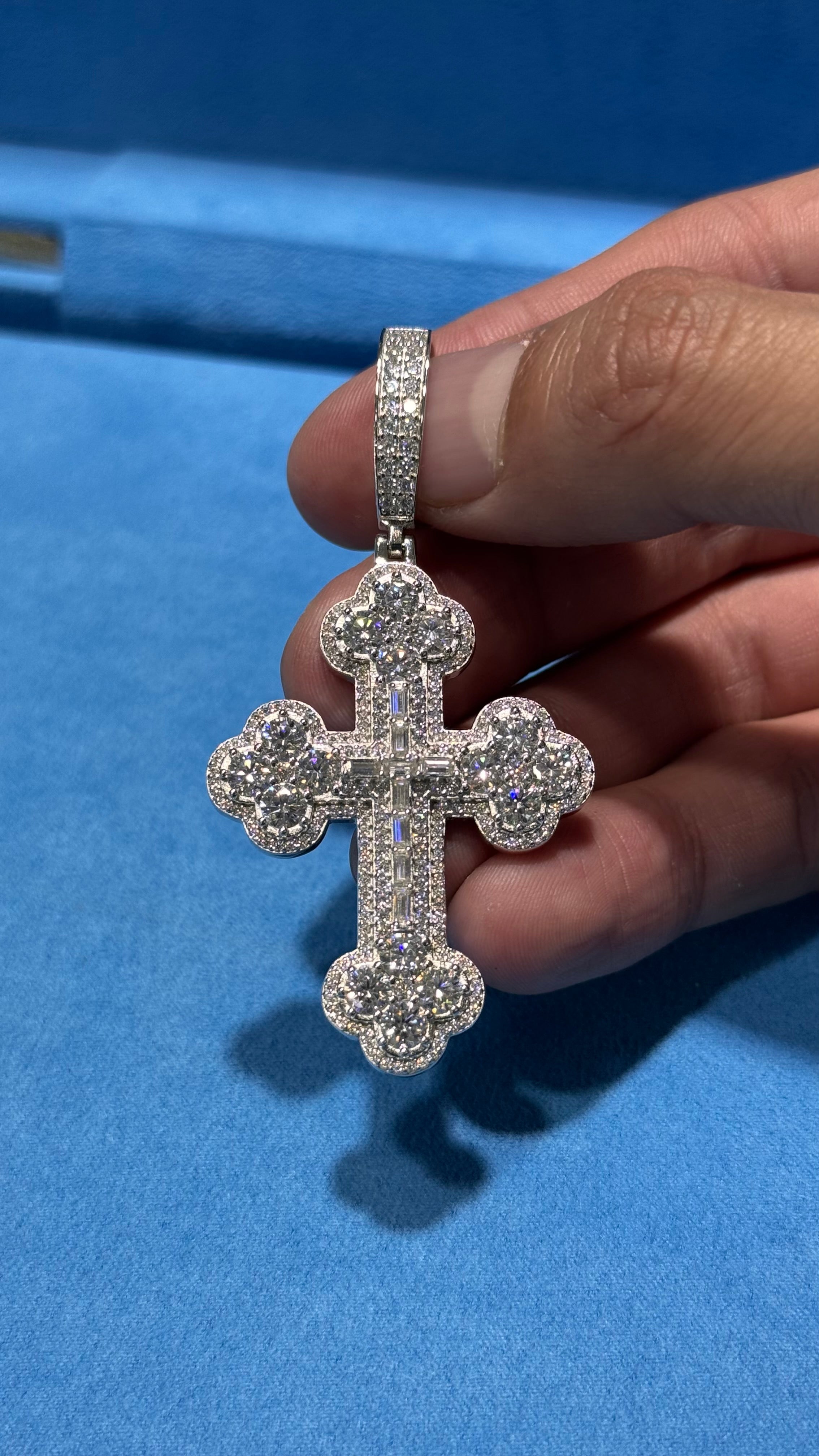 Dije Cruz Moissanita Plata.925