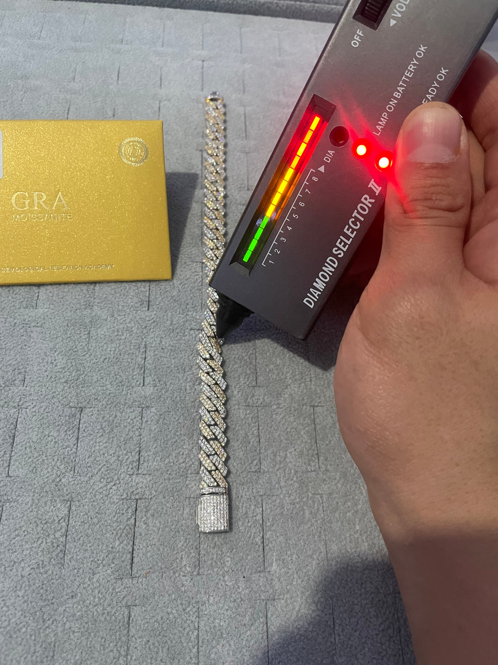 Miami Moissanite Pulse