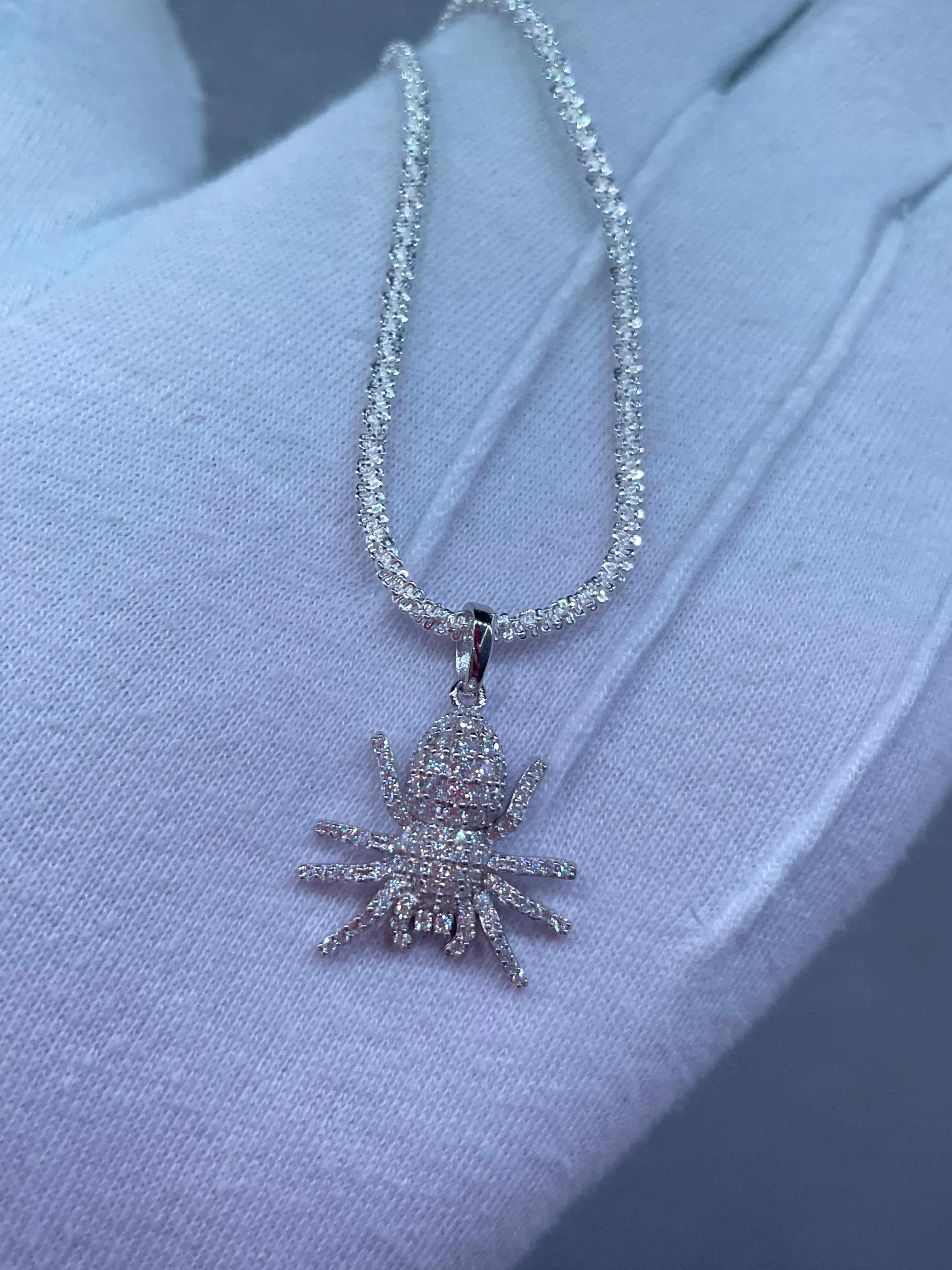 Spider Pendant 🕷️ Moissanite