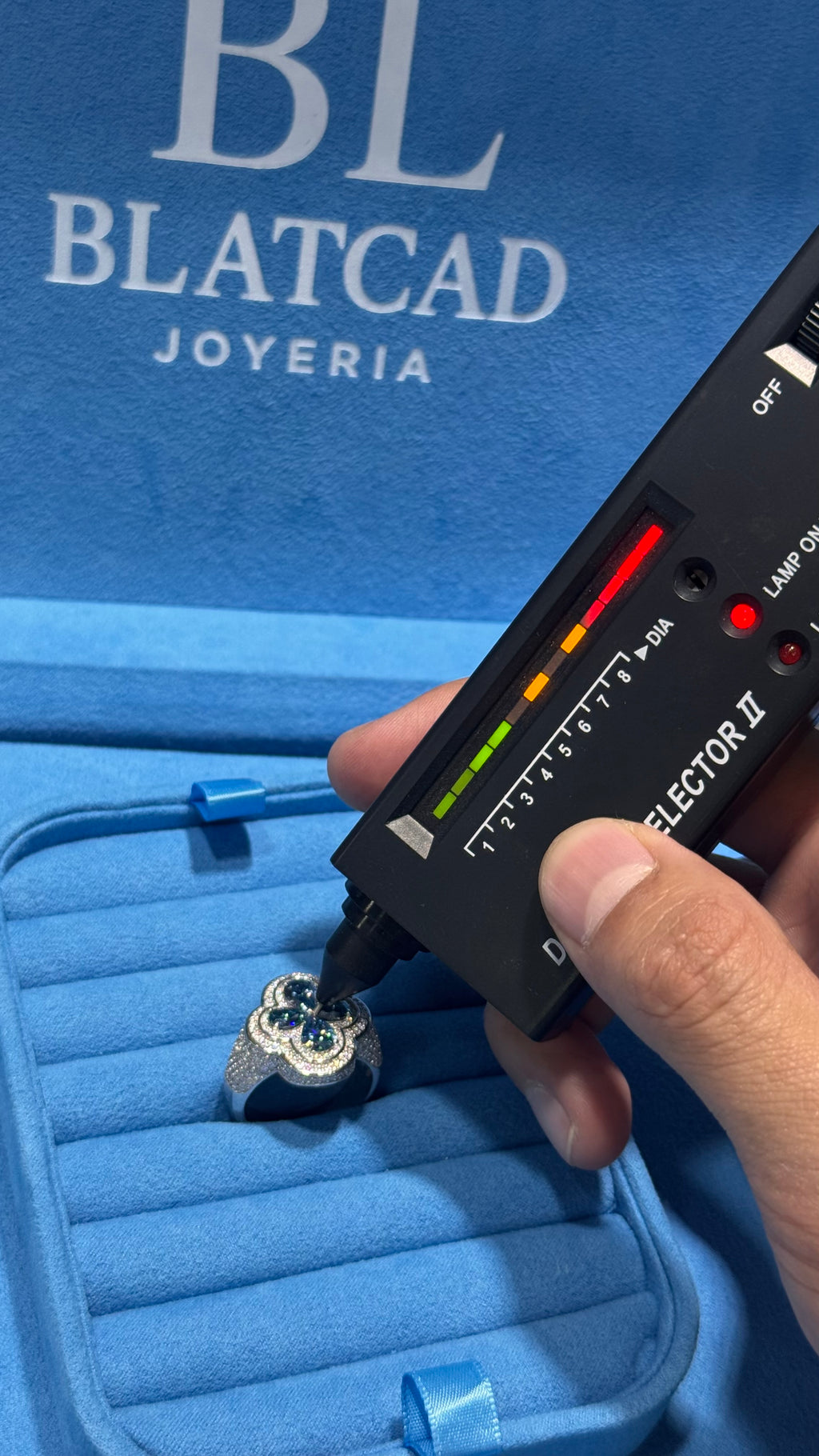 Anillo Trébol Moissanita Plata.925