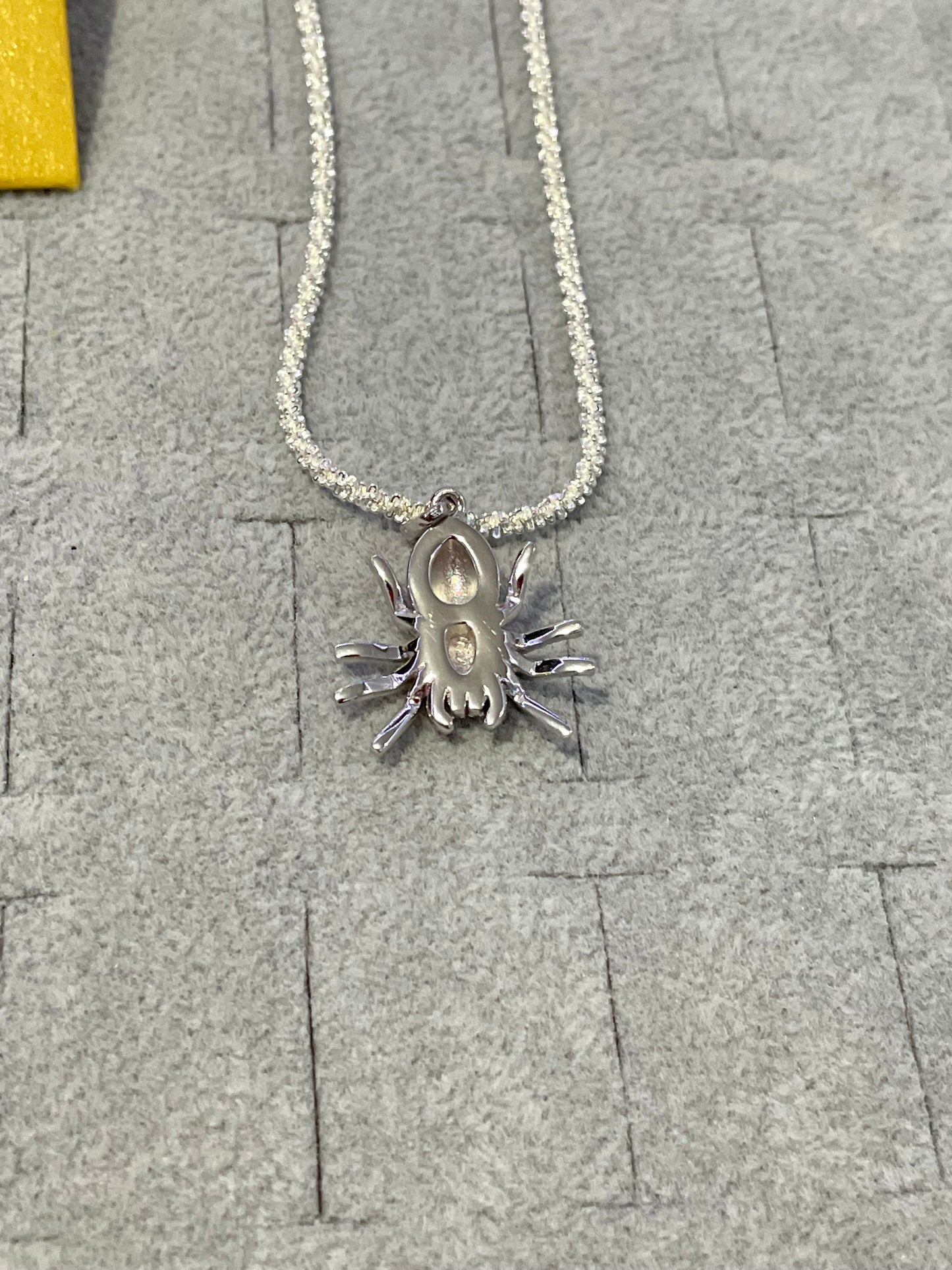 Dije de Araña 🕷️ Moissanite