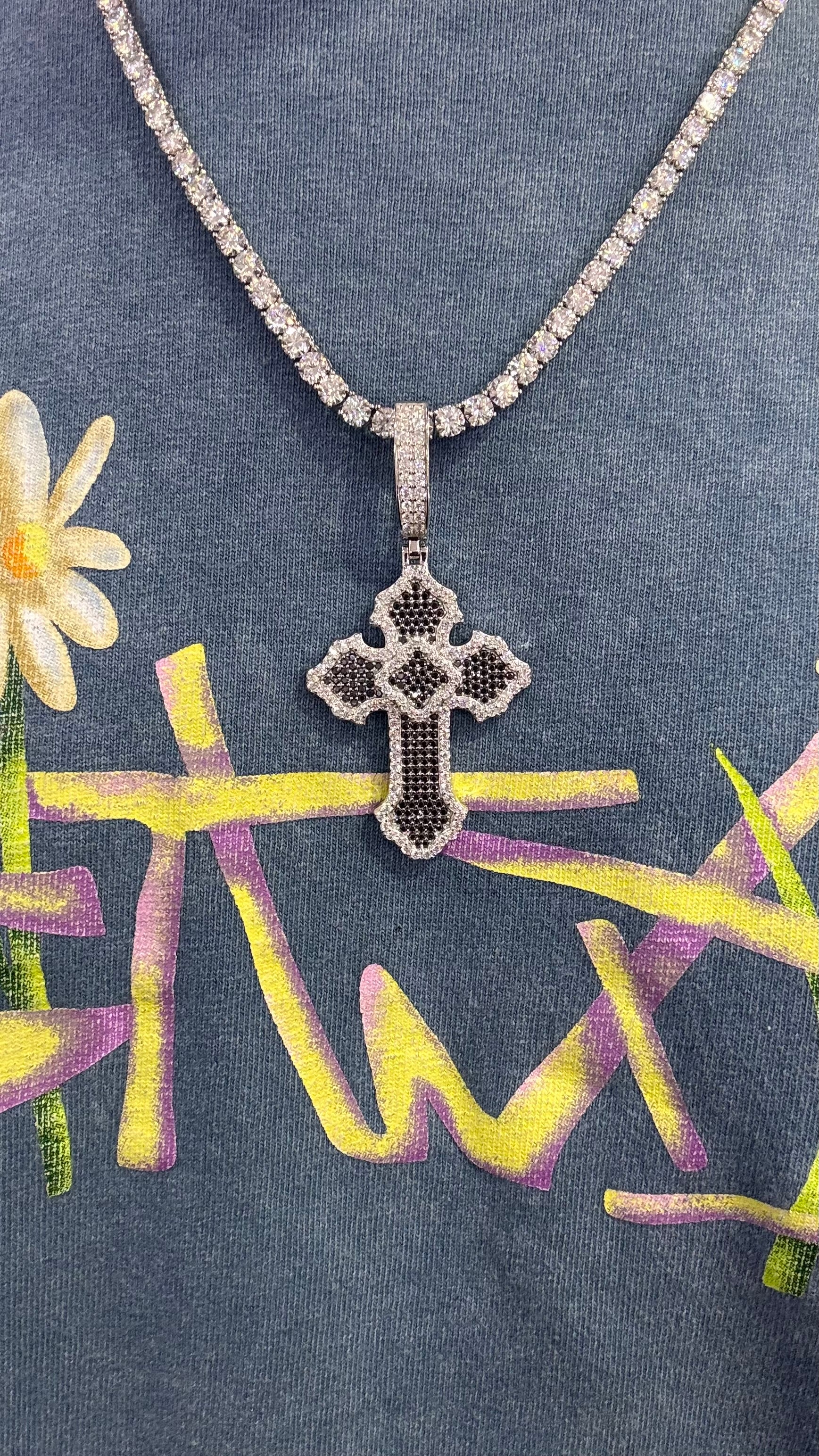 Dije Cruz Black Moissanita Plata.925