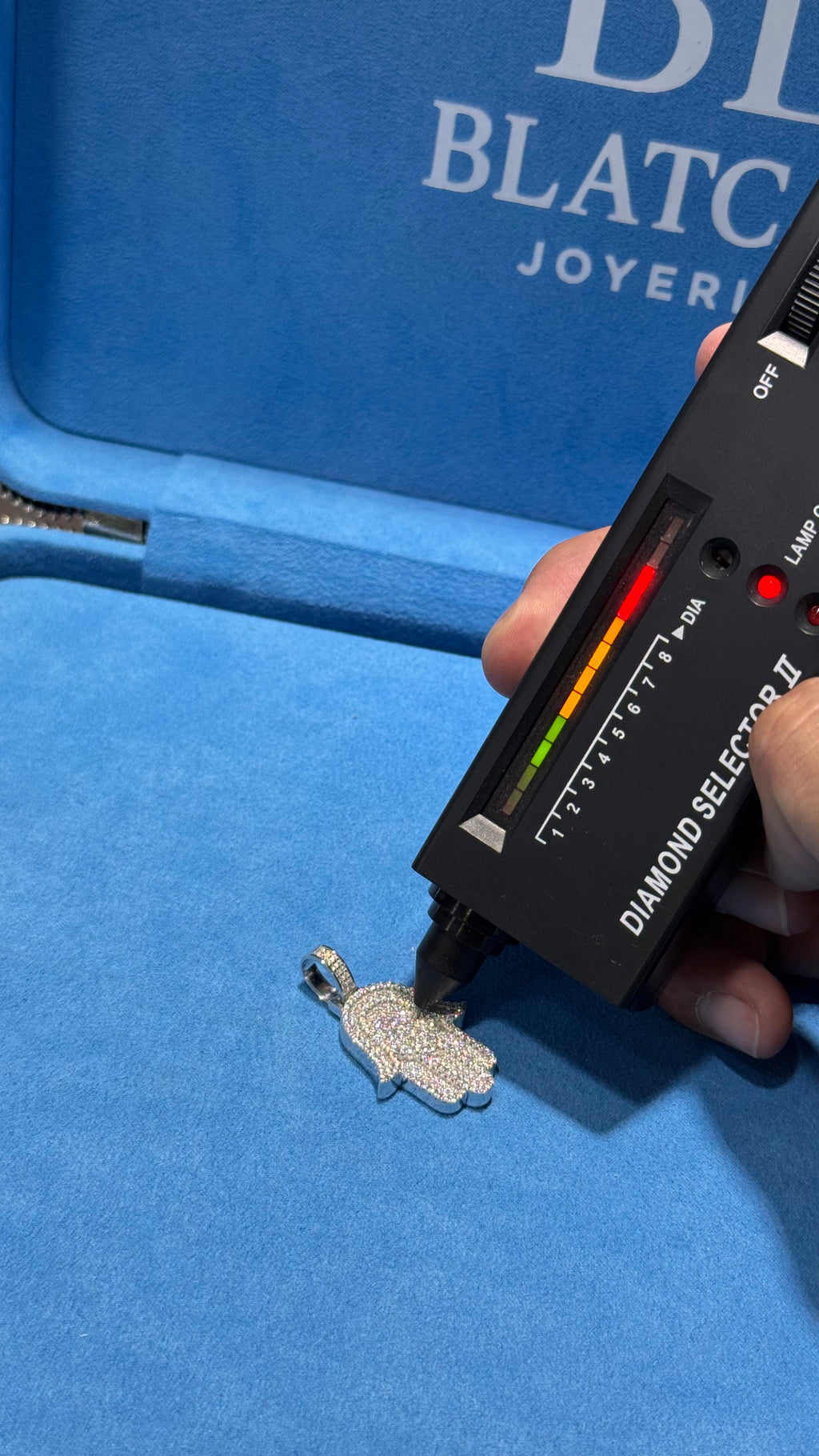 Dije Mano De Fátima Moissanita Plata.925