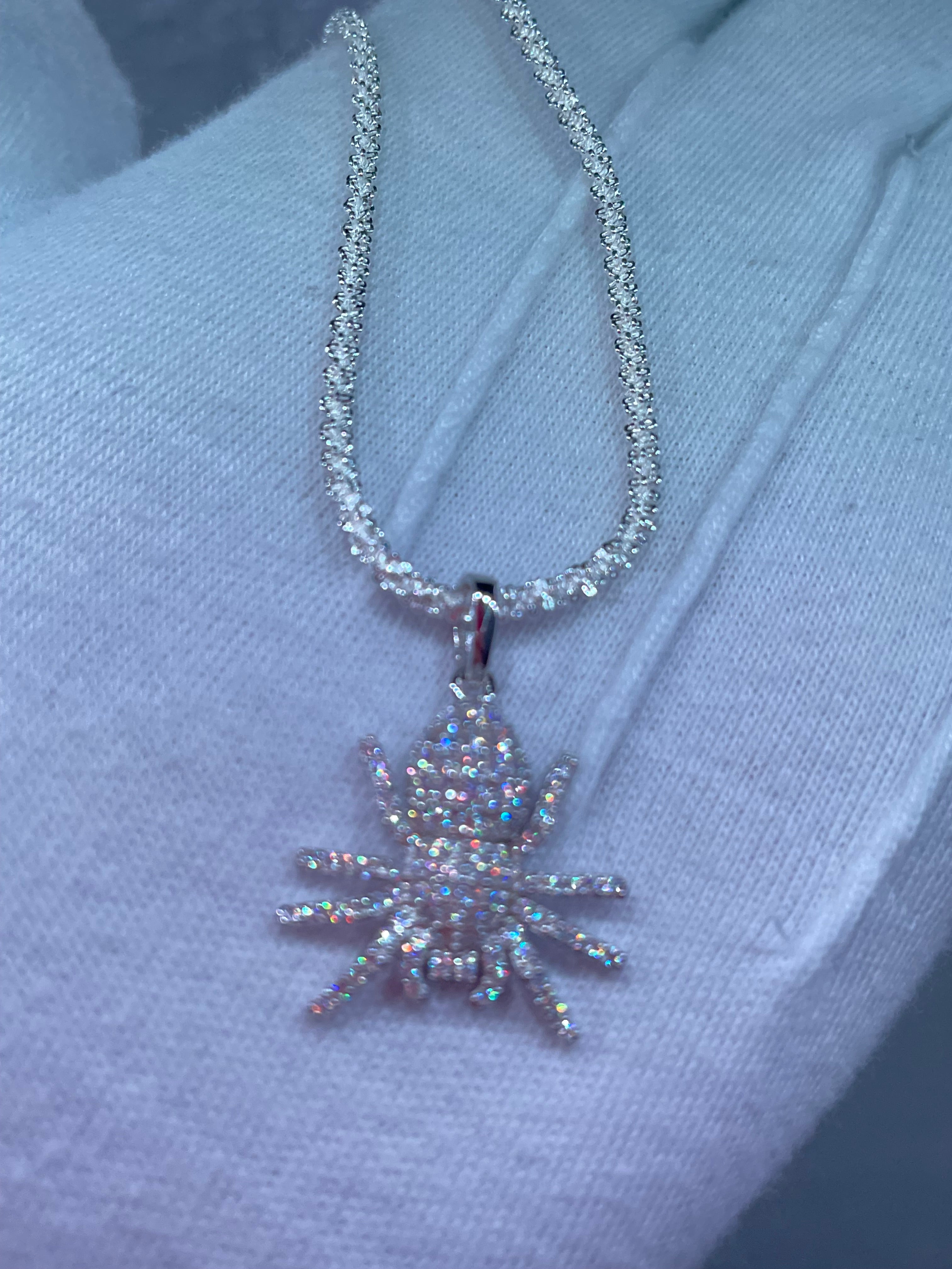 Spider Pendant 🕷️ Moissanite