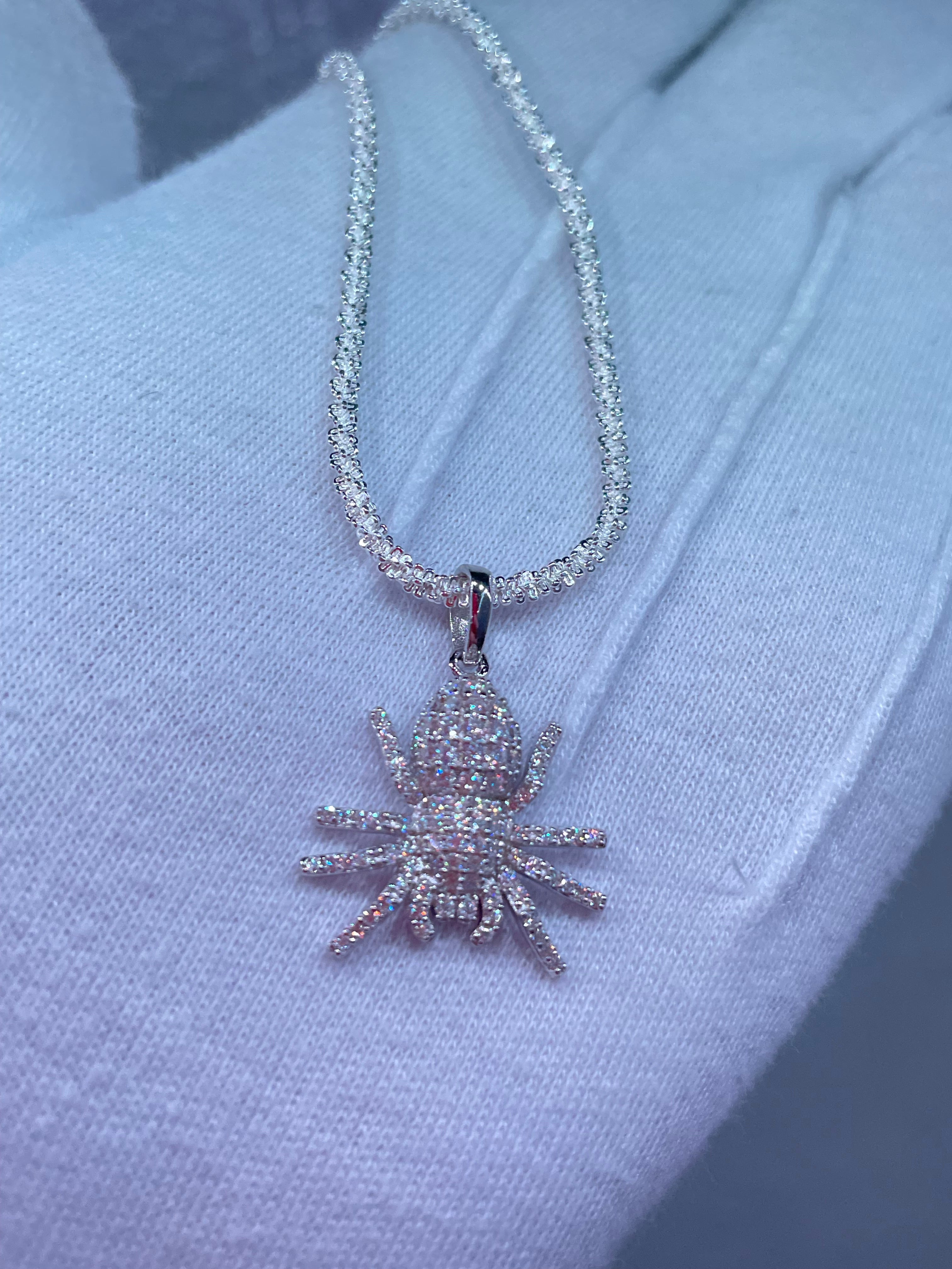 Spider Pendant 🕷️ Moissanite