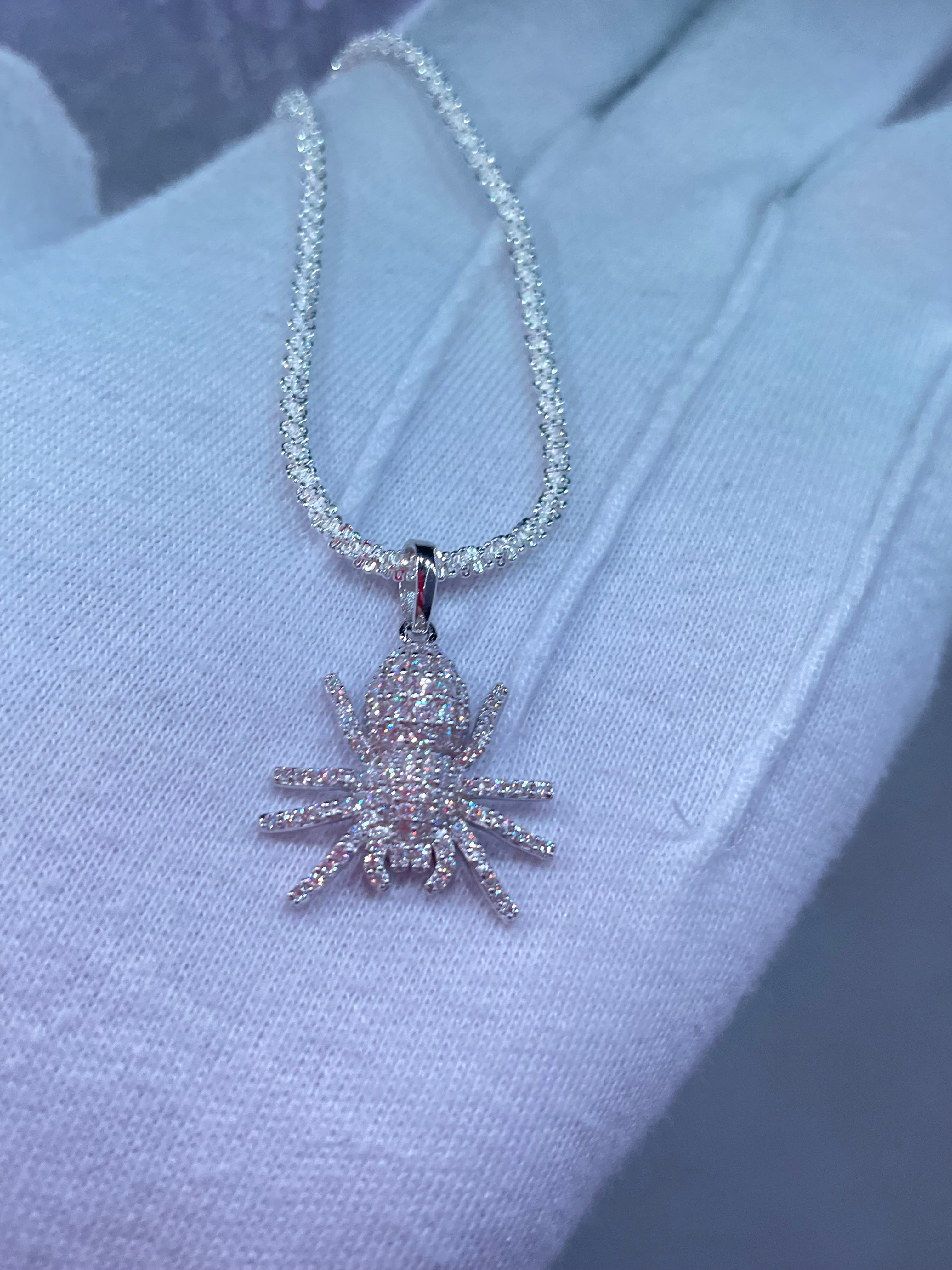 Spider Pendant 🕷️ Moissanite