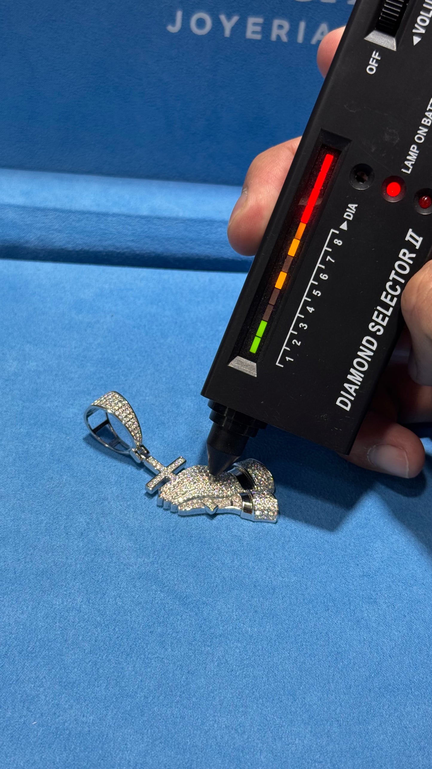 Dije CruM Moissanita Plata.925