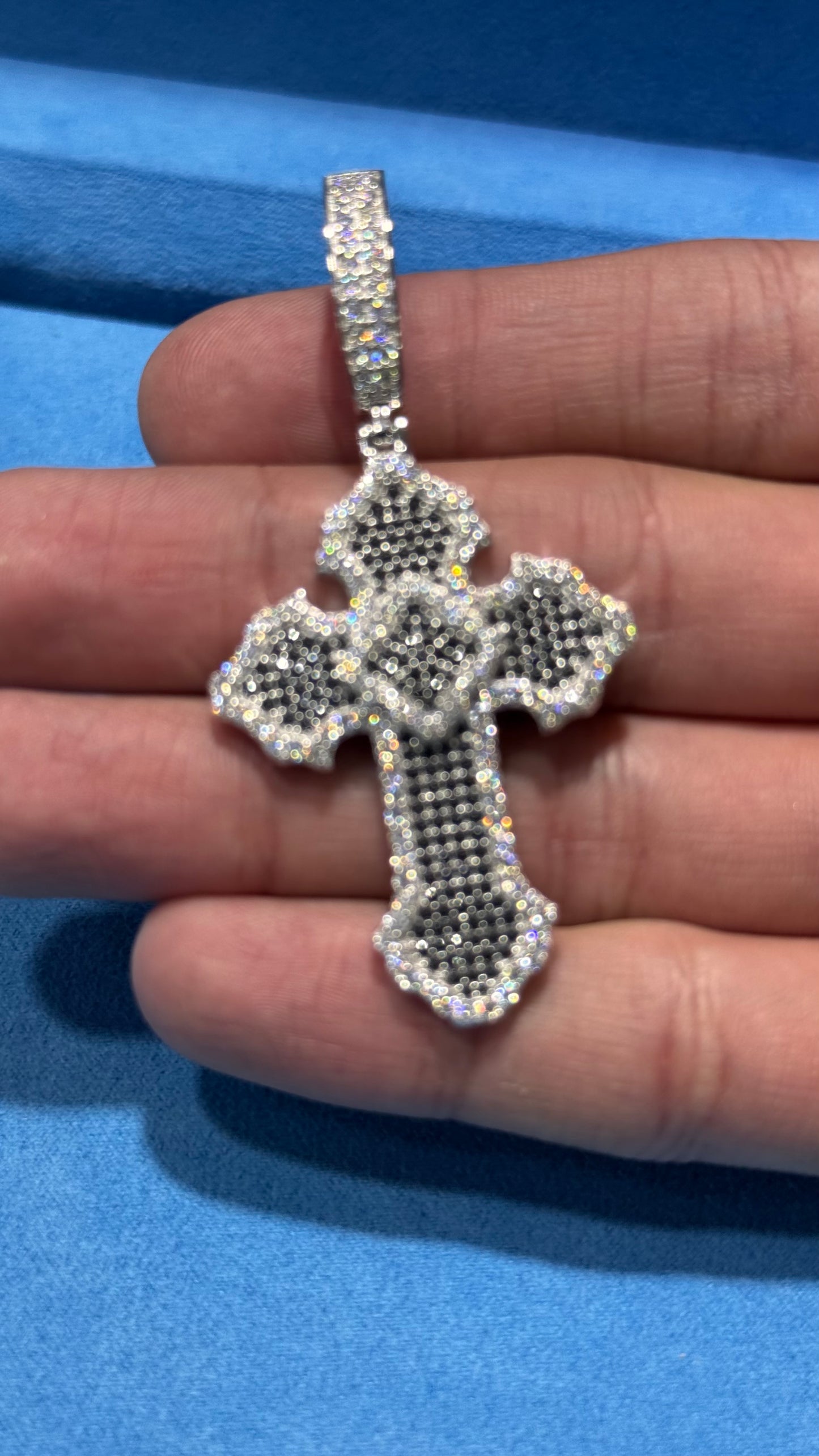 Dije Cruz Black Moissanita Plata.925