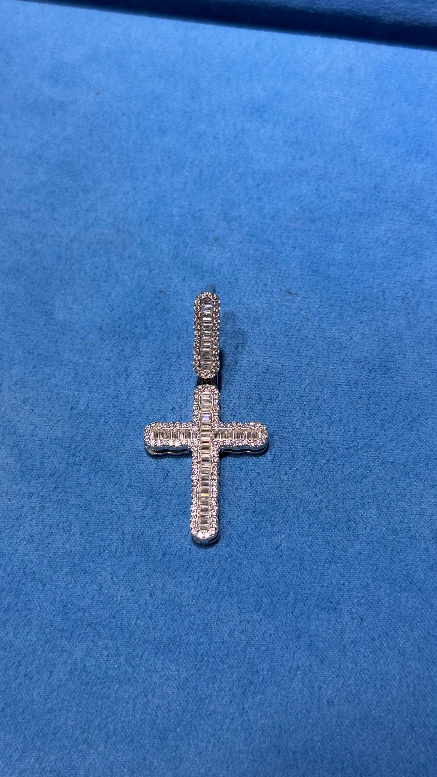 Dije Cruz Moissanita Plata.925