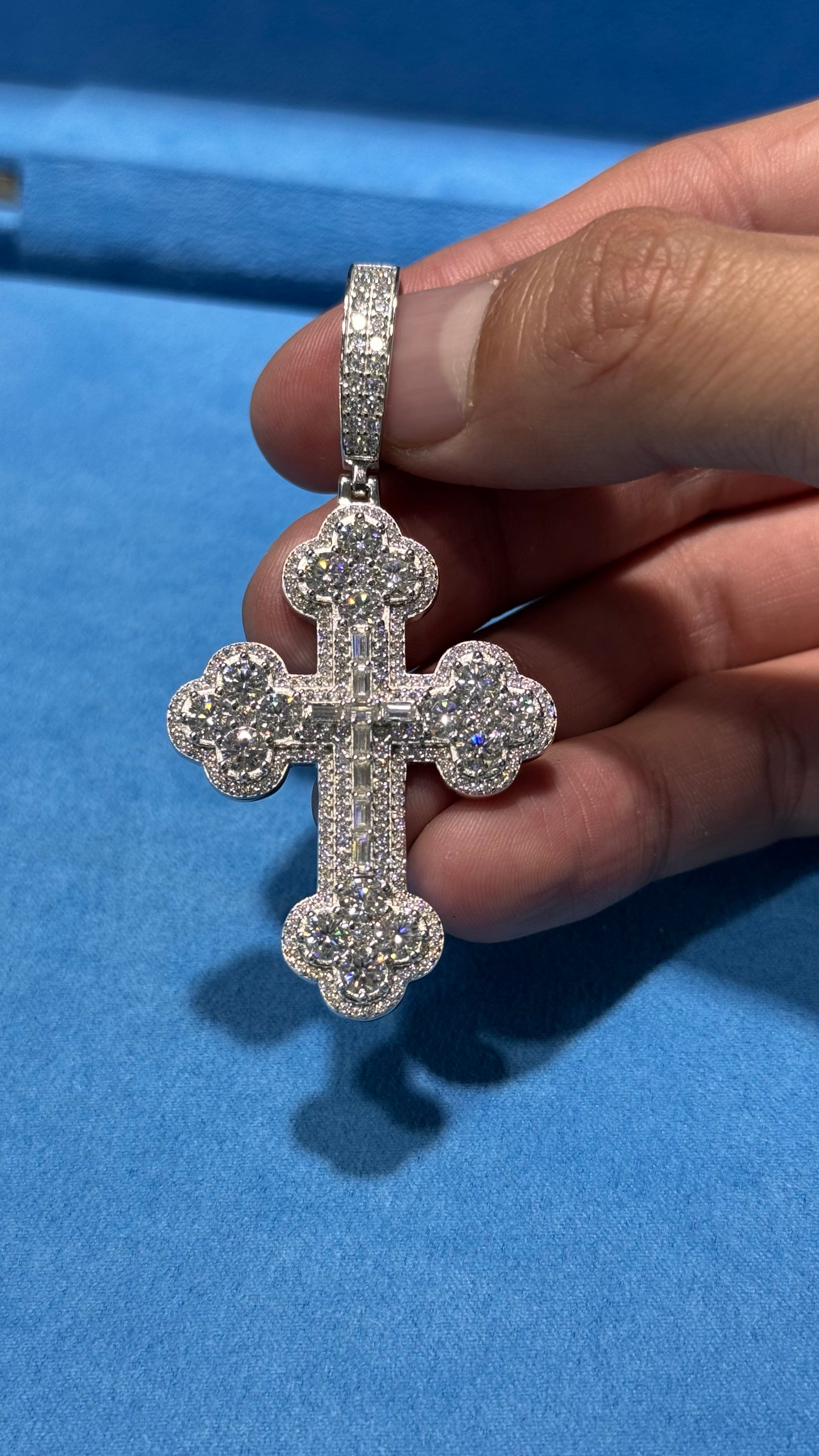 Dije Cruz Moissanita Plata.925